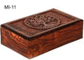 Boîte à bijoux en bois ornée d’un motif Arbre de Vie, idéale pour ranger bijoux, pierres semi-précieuses ou petits objets précieux. Format 20 x 15 cm.