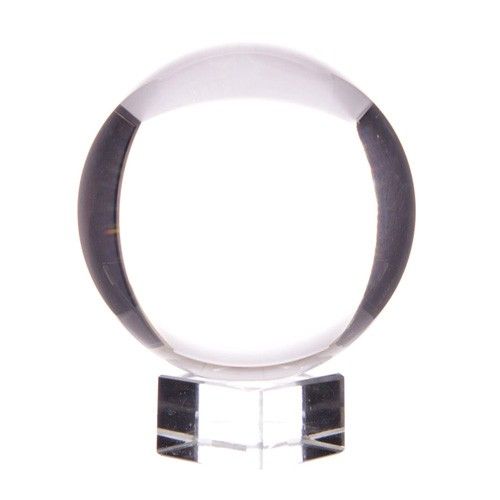 Apportez une touche mystique et intemporelle à votre intérieur avec cette boule de cristal sur support de 110 mm. Véritable classique de l’univers ésotérique, elle séduit autant par sa force symbolique que par son élégance décorative, idéale pour un autel, un cabinet, un espace spirituel ou une décoration inspirée.