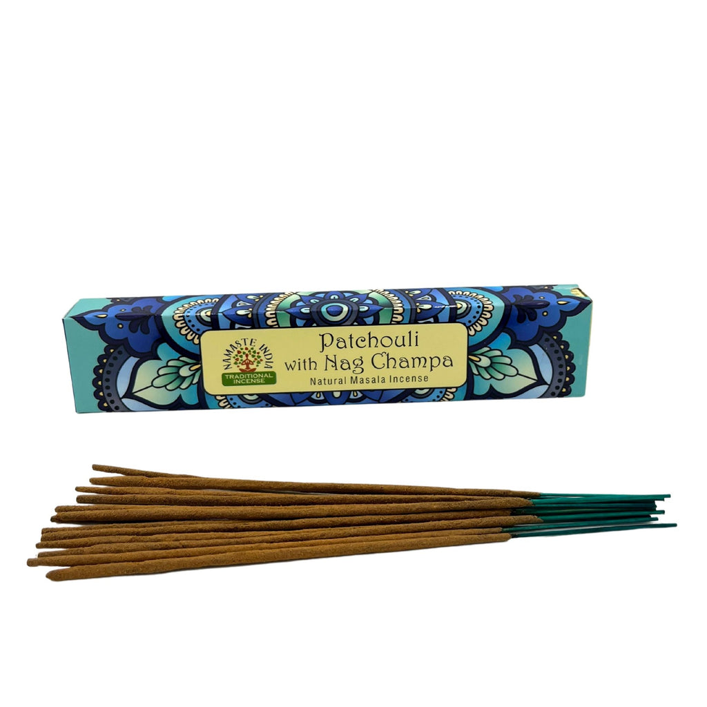 Encens Masala Namaste Mandala Patchouli & Nag Champa, fabriqué artisanalement en Inde. Une senteur riche, exotique, terreuse et subtilement sucrée.
