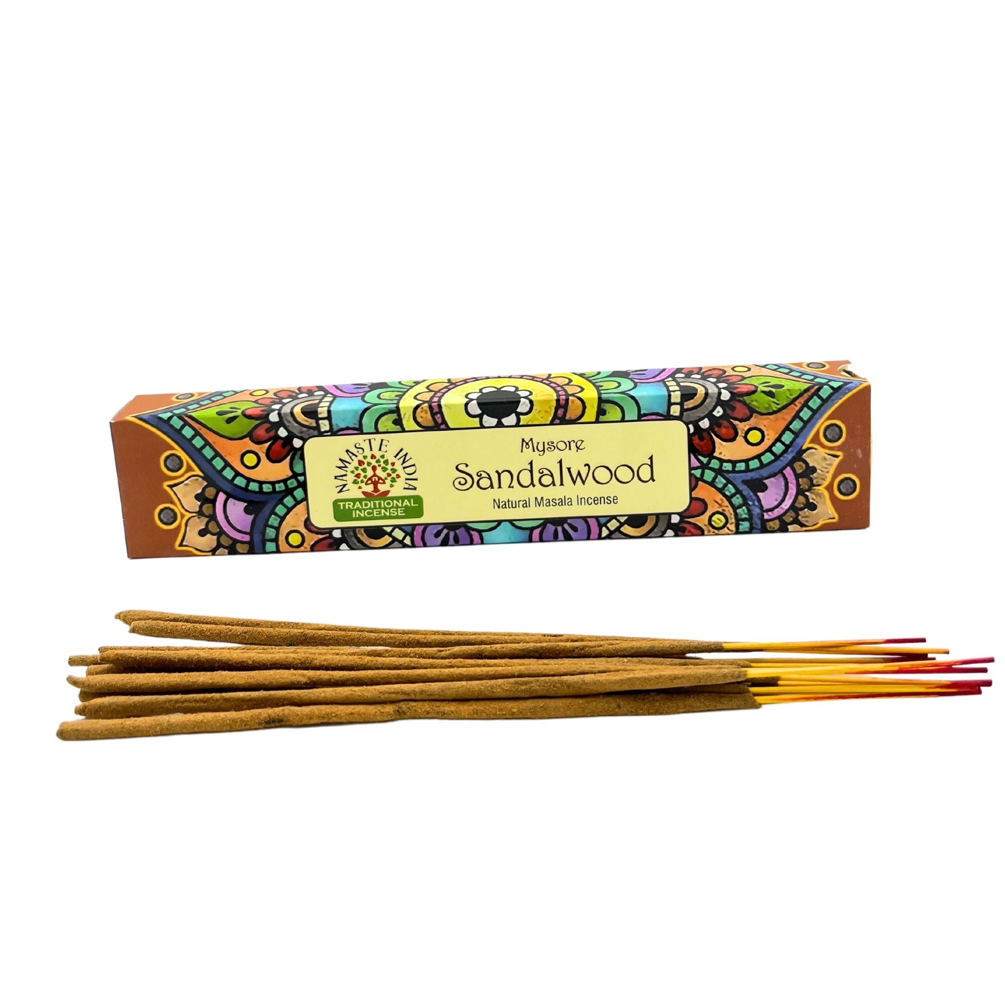 Encens Masala Namaste Mandala au bois de santal, fabriqué artisanalement en Inde. Une senteur boisée, terreuse et chaleureuse, idéale pour créer une ambiance calme et harmonieuse.