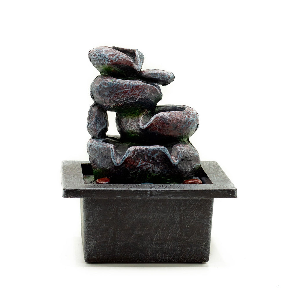 Apportez une touche de sérénité à votre intérieur avec cette fontaine de table de 20 cm à pots en cascade. Son écoulement d’eau fluide et son style rustique en font une décoration apaisante, idéale pour créer une ambiance zen à la maison comme au bureau.