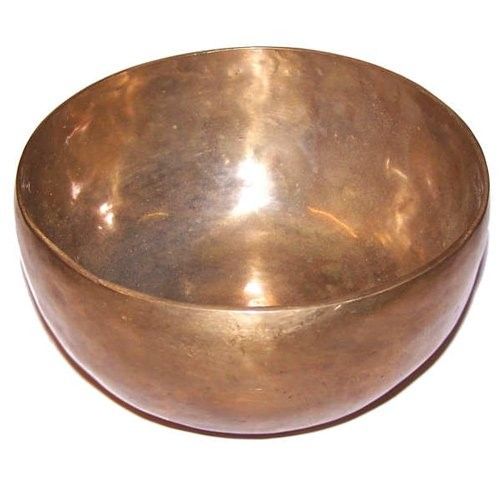 Laissez-vous porter par la vibration de ce grand bol chantant artisanal fait main, un instrument spirituel authentique pensé pour accompagner la méditation, la relaxation, la prière et les rituels sonores. Sa présence, sa résonance et son caractère artisanal en font une pièce aussi belle qu’inspirante.