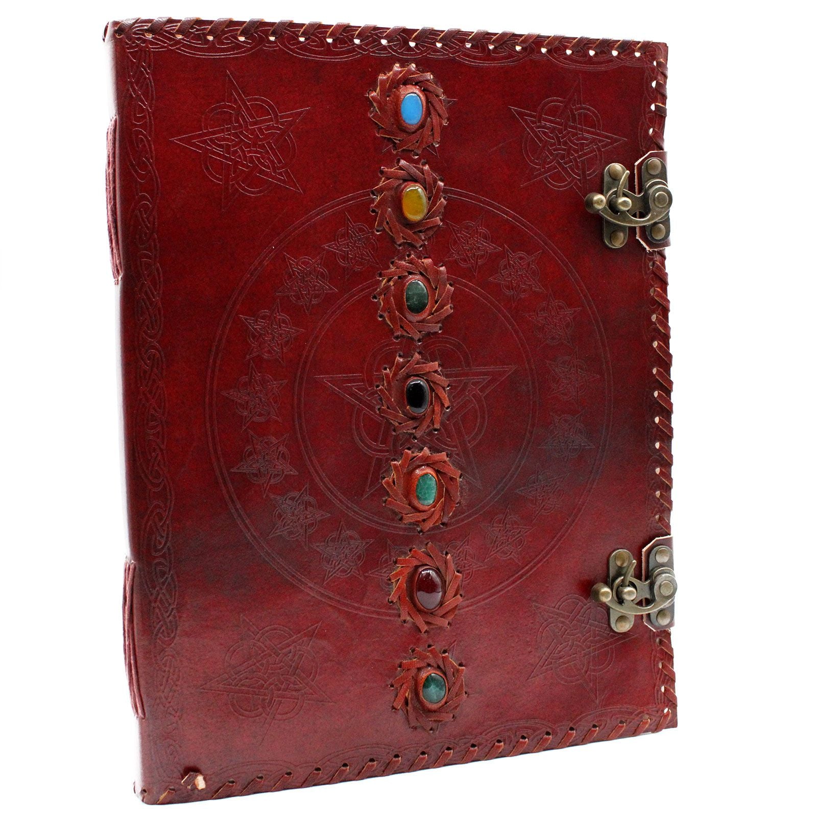 Grand journal/grimoire en cuir avec motif 7 Chakras, fermeture à boucle et 200 pages en papier recyclé. Un grand carnet au style original pour écrire, dessiner, tenir un journal ou offrir.