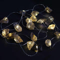Apportez une touche lumineuse et minérale à votre intérieur avec cette guirlande lumineuse en citrine. Alimentée par USB et longue de 227 cm, elle crée une ambiance chaleureuse, positive et élégante dans une chambre, un salon, un bureau ou un espace bien-être.