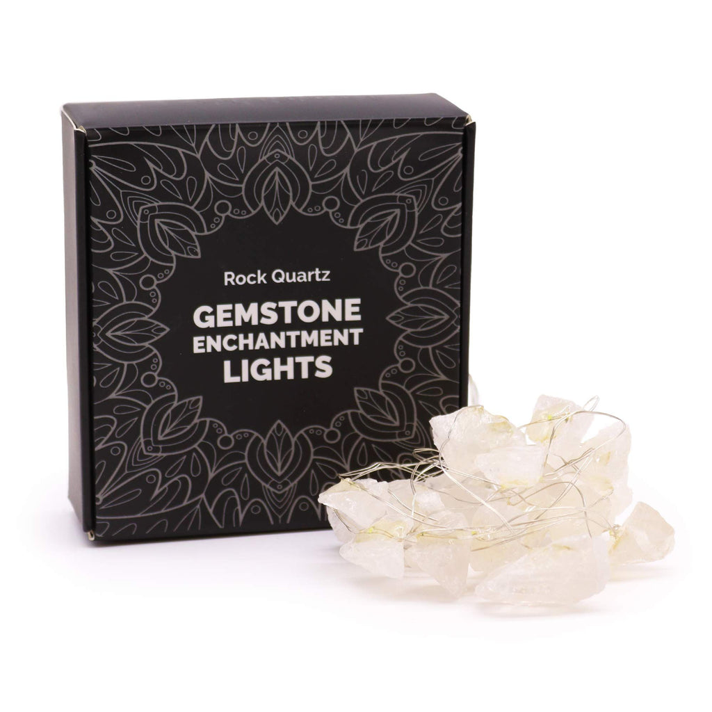 Apportez une touche lumineuse et minérale à votre intérieur avec cette guirlande lumineuse en cristal de roche. Alimentée par USB et longue de 227 cm, elle crée une ambiance douce, claire et harmonieuse dans une chambre, un salon, un bureau ou un espace bien-être.