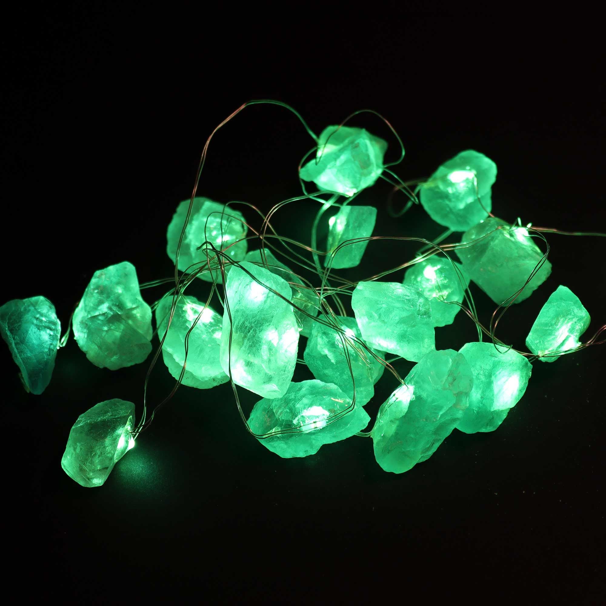 Guirlande lumineuse en jade allumée, parfaite pour créer une ambiance douce, céleste et apaisante.