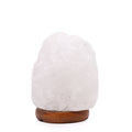 Apportez une touche naturelle et lumineuse à votre intérieur avec cette lampe en cristal de sel de l’Himalaya de 1,5 à 2 kg. Chaque pièce est unique et diffuse une lumière douce, chaleureuse et relaxante.