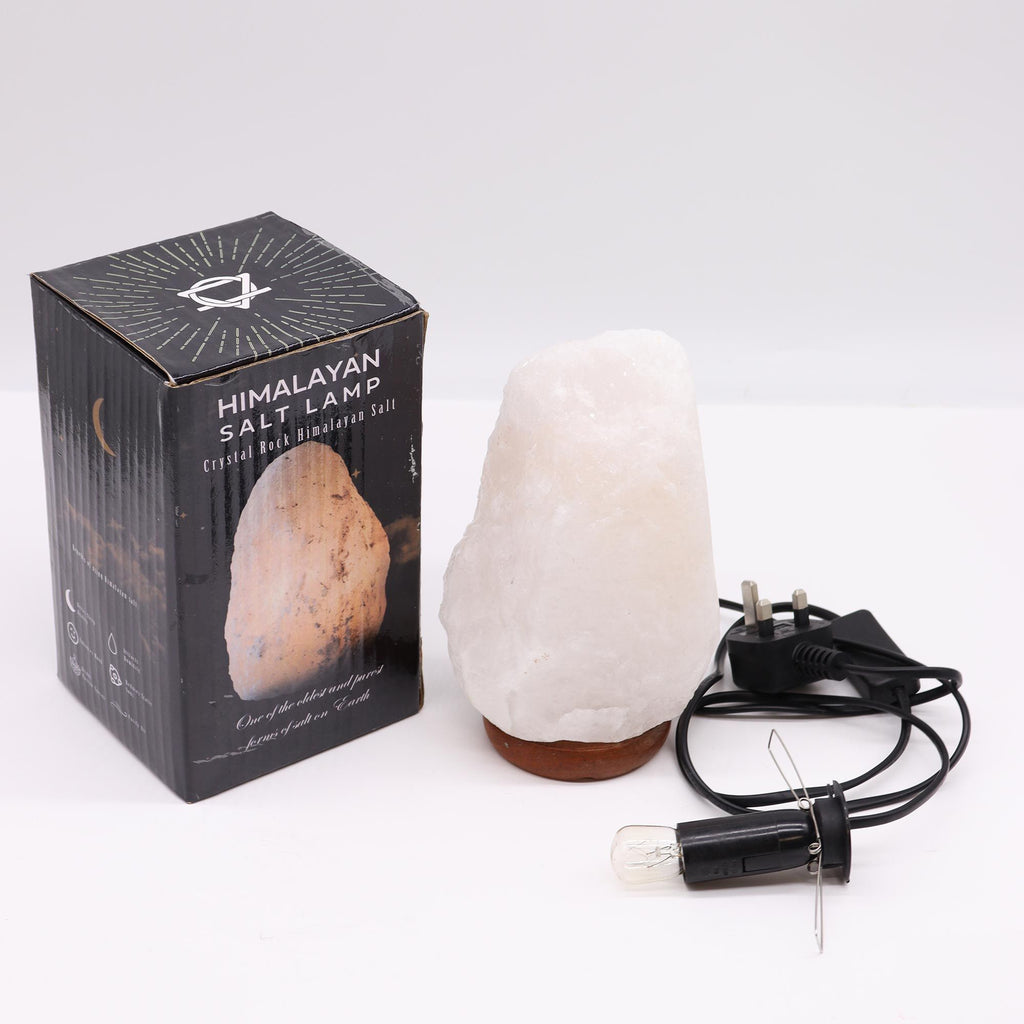 Lampe en sel de l’Himalaya blanche avec boîte, ampoule, support lumineux et câble d’alimentation, idéale pour une ambiance naturelle et apaisante.