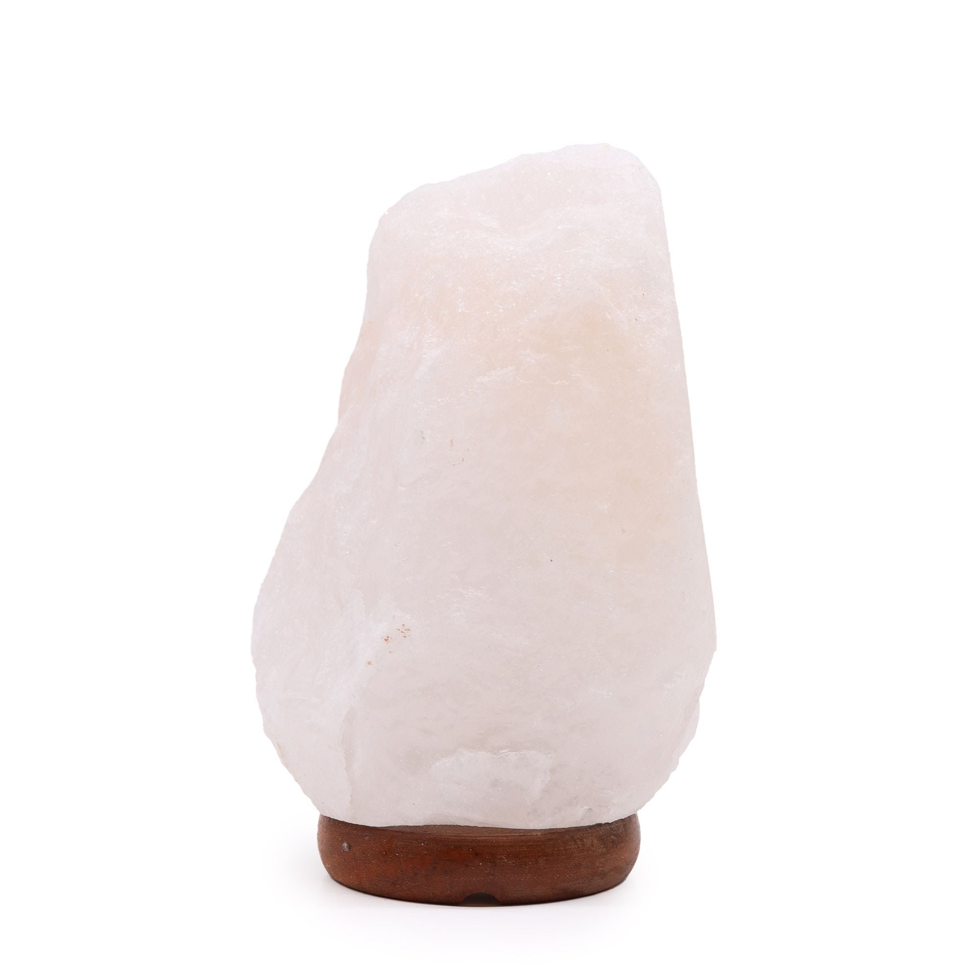 Apportez une lumière douce et apaisante à votre intérieur avec cette lampe en sel de l’Himalaya cristal roche de 2 à 3 kg. Chaque pièce est taillée à la main et présente des variations naturelles qui en font un objet décoratif unique et authentique.