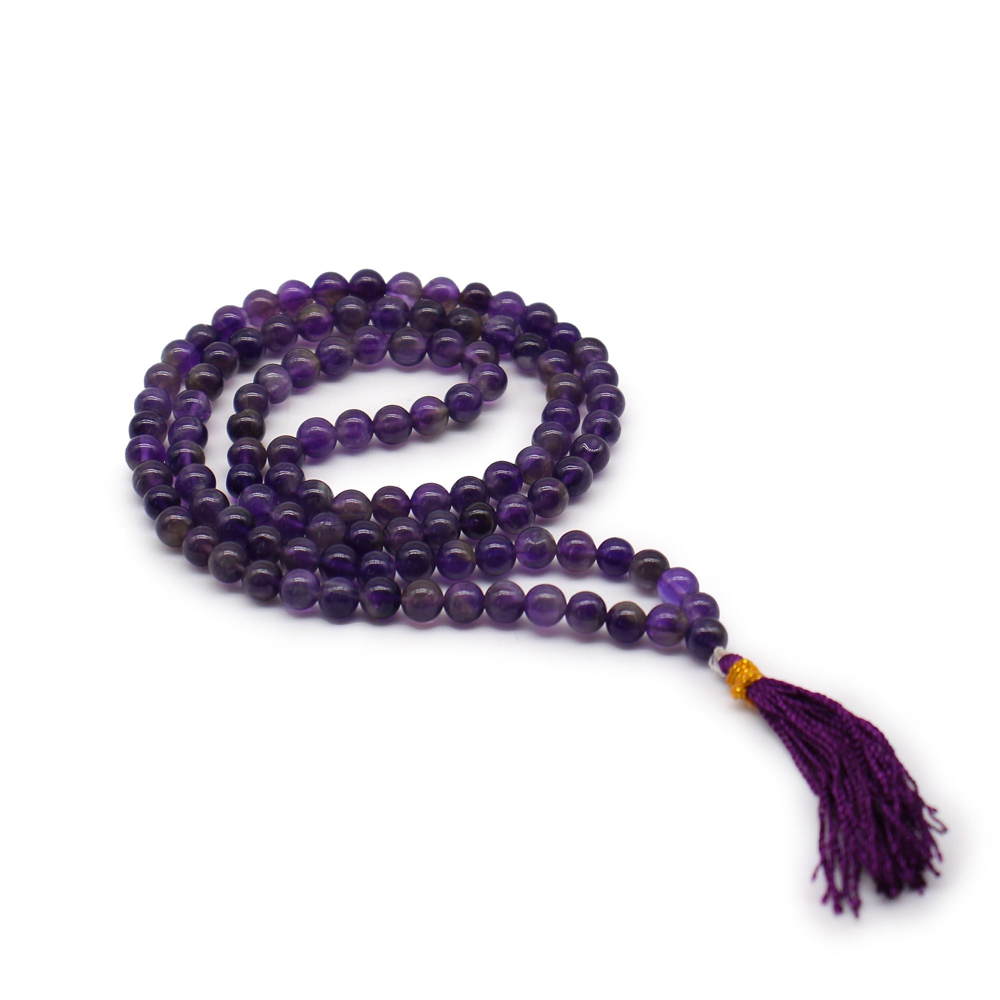 Laissez-vous séduire par ce mala 108 perles en améthyste naturelle, un bijou spirituel à la fois apaisant, élégant et symbolique. Idéal pour la méditation, la récitation de mantras ou comme accessoire raffiné, il accompagne vos rituels quotidiens avec douceur et sérénité.