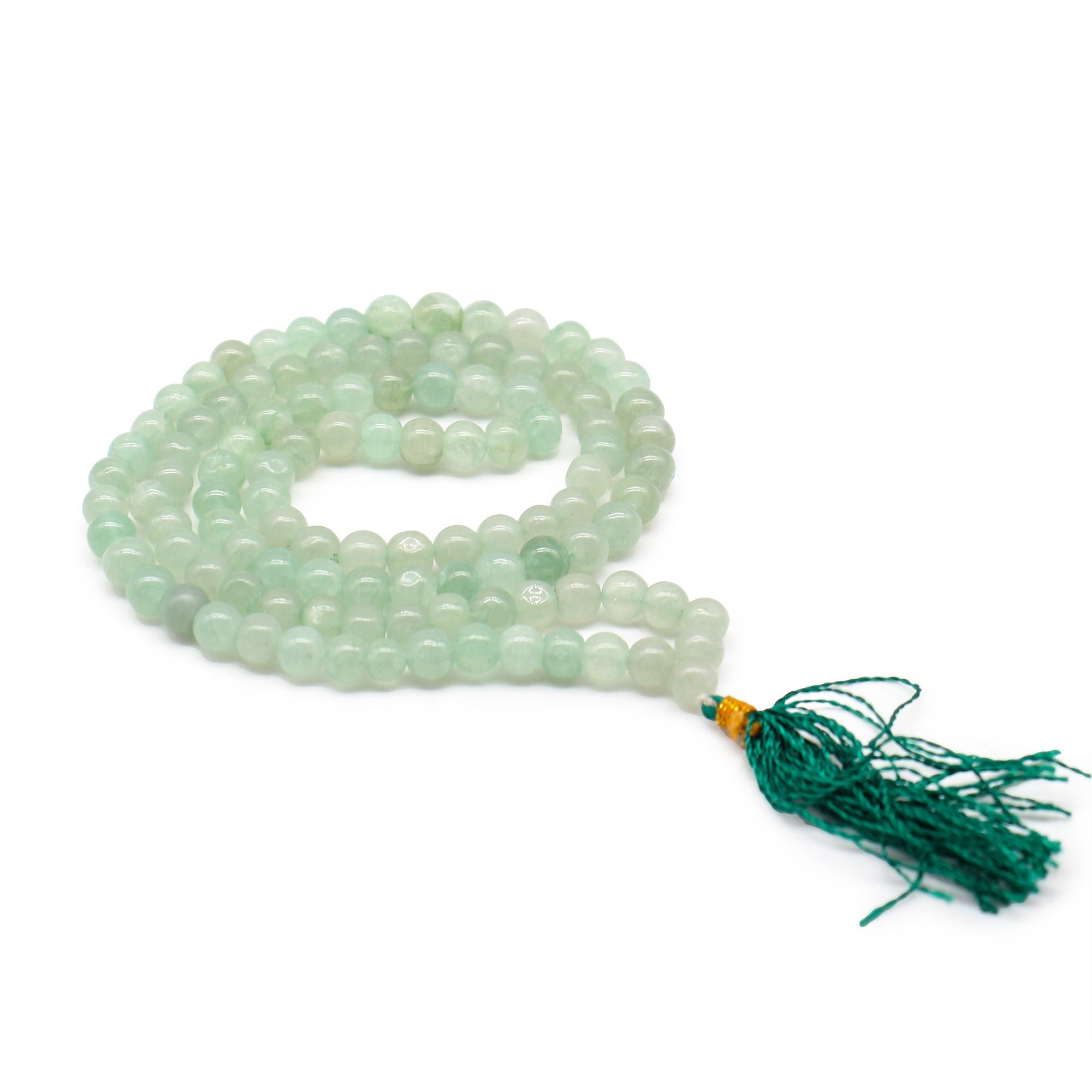 Laissez-vous séduire par ce mala 108 perles en aventurine verte naturelle, un bijou spirituel à la fois apaisant, inspirant et élégant. Idéal pour la méditation, la récitation de mantras ou comme accessoire raffiné, il accompagne vos rituels quotidiens avec douceur et harmonie.