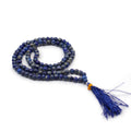 Laissez-vous séduire par ce mala 108 perles en lapis-lazuli naturel, un bijou spirituel à la fois profond, élégant et symbolique. Idéal pour la méditation, la récitation de mantras ou comme accessoire raffiné, il accompagne vos rituels quotidiens avec force, clarté et inspiration.