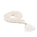 Laissez-vous séduire par ce mala 108 perles en quartz blanc naturel, un bijou spirituel à la fois lumineux, apaisant et élégant. Idéal pour la méditation, la récitation de mantras ou comme accessoire raffiné, il accompagne vos rituels quotidiens avec clarté et sérénité.
