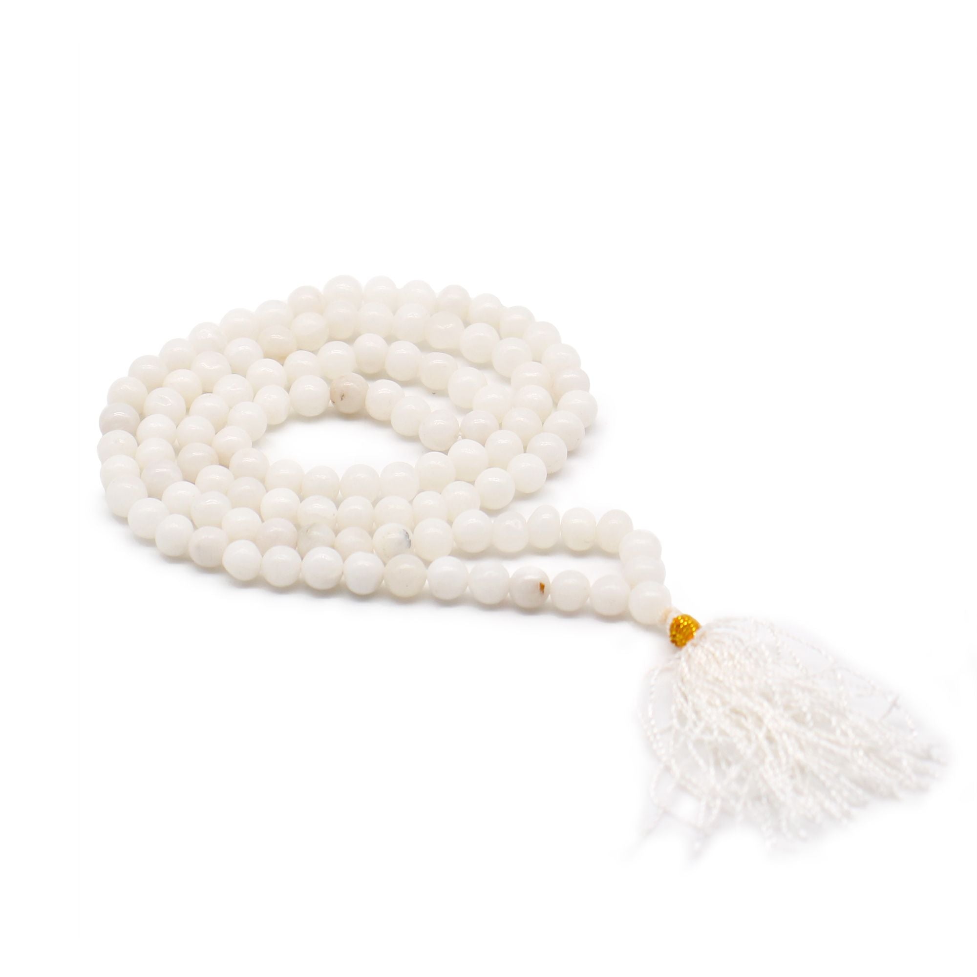 Laissez-vous séduire par ce mala 108 perles en quartz blanc naturel, un bijou spirituel à la fois lumineux, apaisant et élégant. Idéal pour la méditation, la récitation de mantras ou comme accessoire raffiné, il accompagne vos rituels quotidiens avec clarté et sérénité.