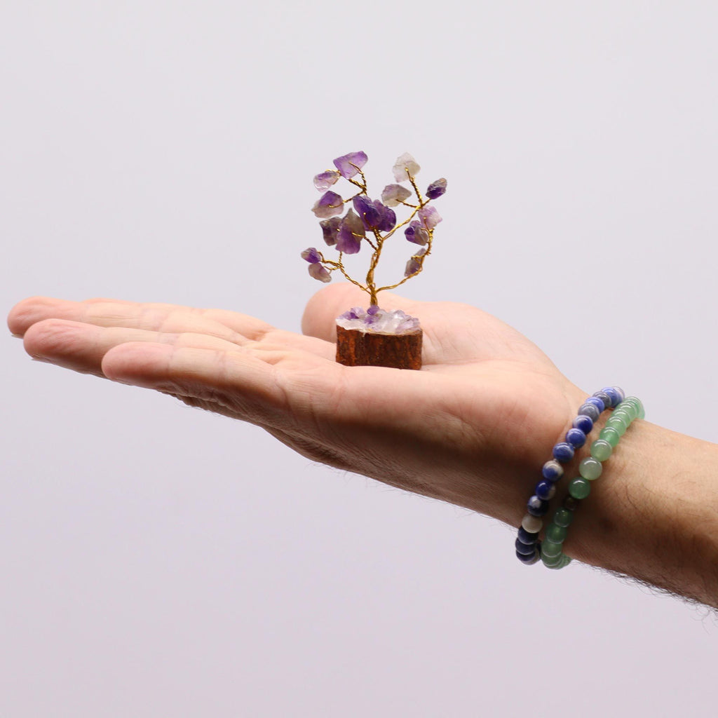 Mini arbre en améthyste avec socle en bois, une petite décoration spirituelle et minérale idéale pour autel, bureau ou espace bien-être.
