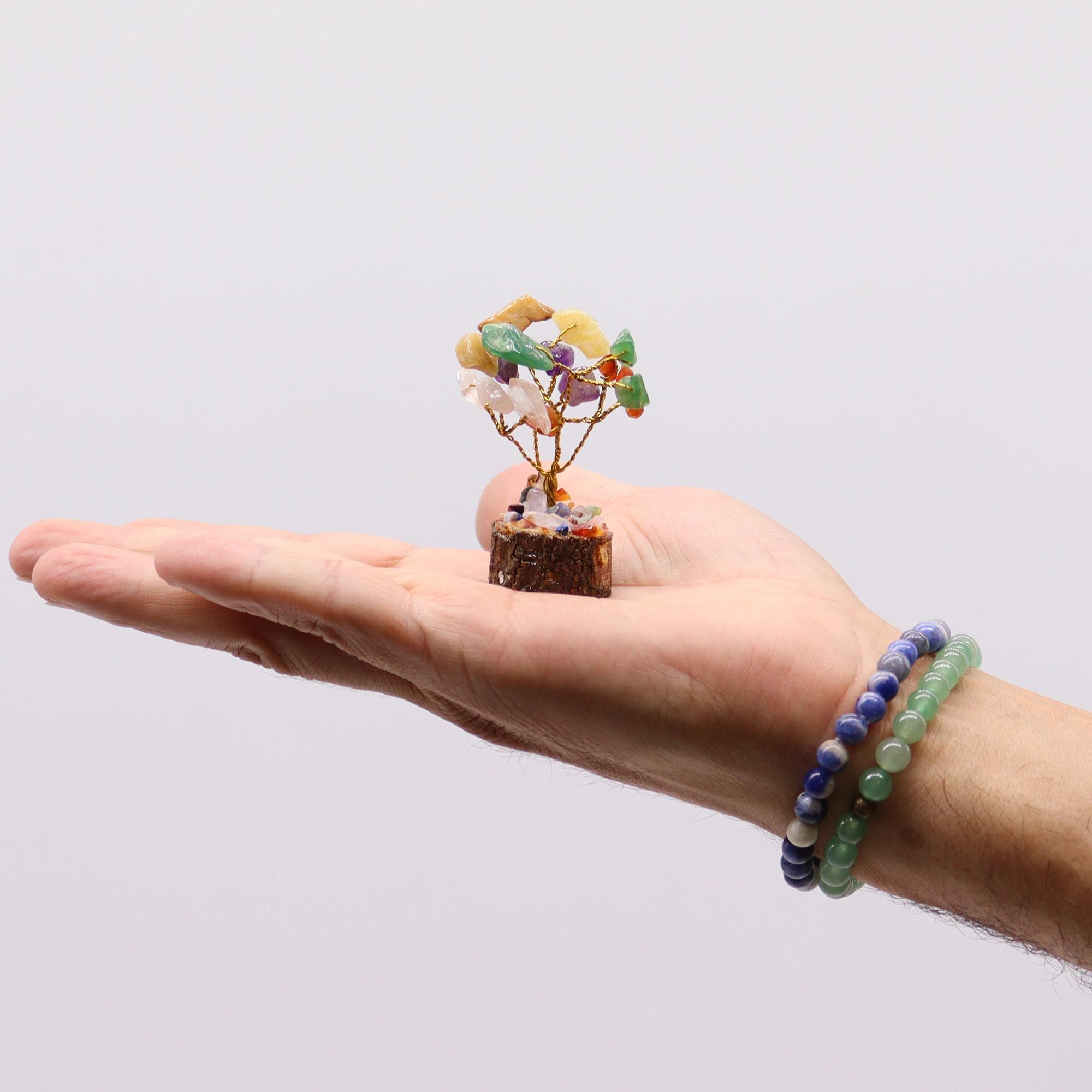 Mini arbre multi pierres avec socle en bois, une petite décoration spirituelle et minérale idéale pour autel, bureau ou espace bien-être.