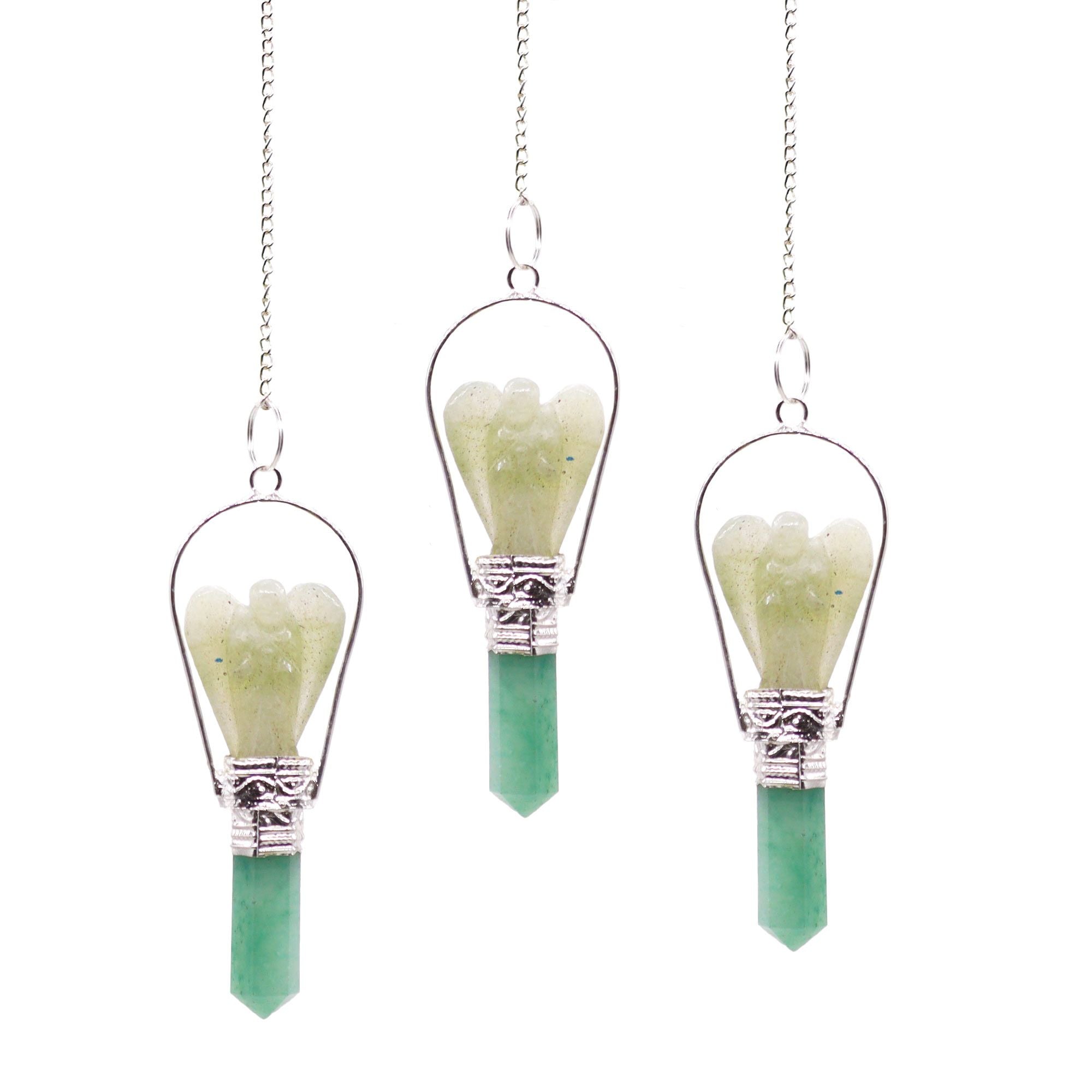 Laissez-vous guider par ce pendule ange en aventurine verte avec anneau, un accessoire spirituel à la fois élégant, symbolique et inspirant. Idéal pour la radiesthésie, la divination, les soins énergétiques ou les rituels, il associe beauté minérale et présence mystique.