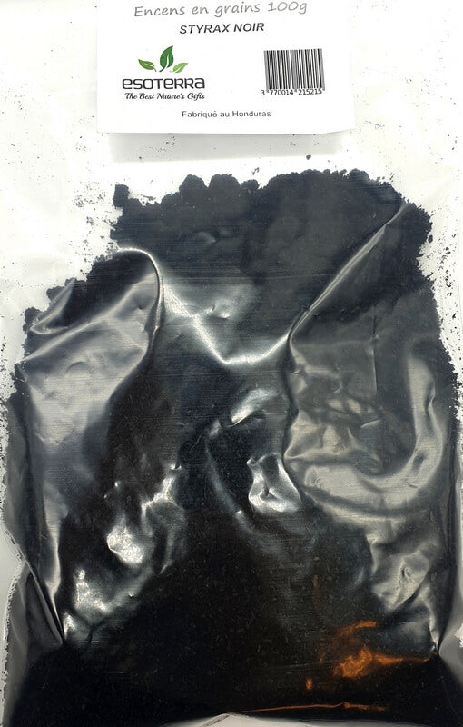 Sac contenant la résine Styrax Noir ESOTERRA 100 g – Origine Honduras, prêt à la vente pour créer une ambiance détente avec cet encens en grains naturel, parfait pour fumigation et relaxation. Ce produit naturel offre un parfum agréable, idéal pour ceux qui cherchent un encens traditionnel et ésotérique. Provenance Honduras, cette résine aromatique concassée est utilisée pour favoriser le sommeil et soulager rhume et toux, référence RESE-STY100.