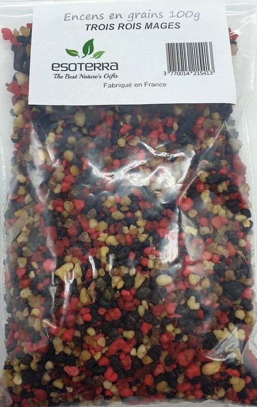 Image de l'encens en grains 100 g 3 Rois Mages ESOTERRA, résine naturelle concassée, idéale pour créer une ambiance parfumée. Ce produit authentique, fabriqué en France, fait partie des rituels ésotériques et spirituels inspirés par Melchior, Gaspard et Balthazar. Un sachet qui garantit une expérience avec la résine aromatique traditionnelle, parfaite pour votre boutique ésotérique. Référence RESE-KIN100.