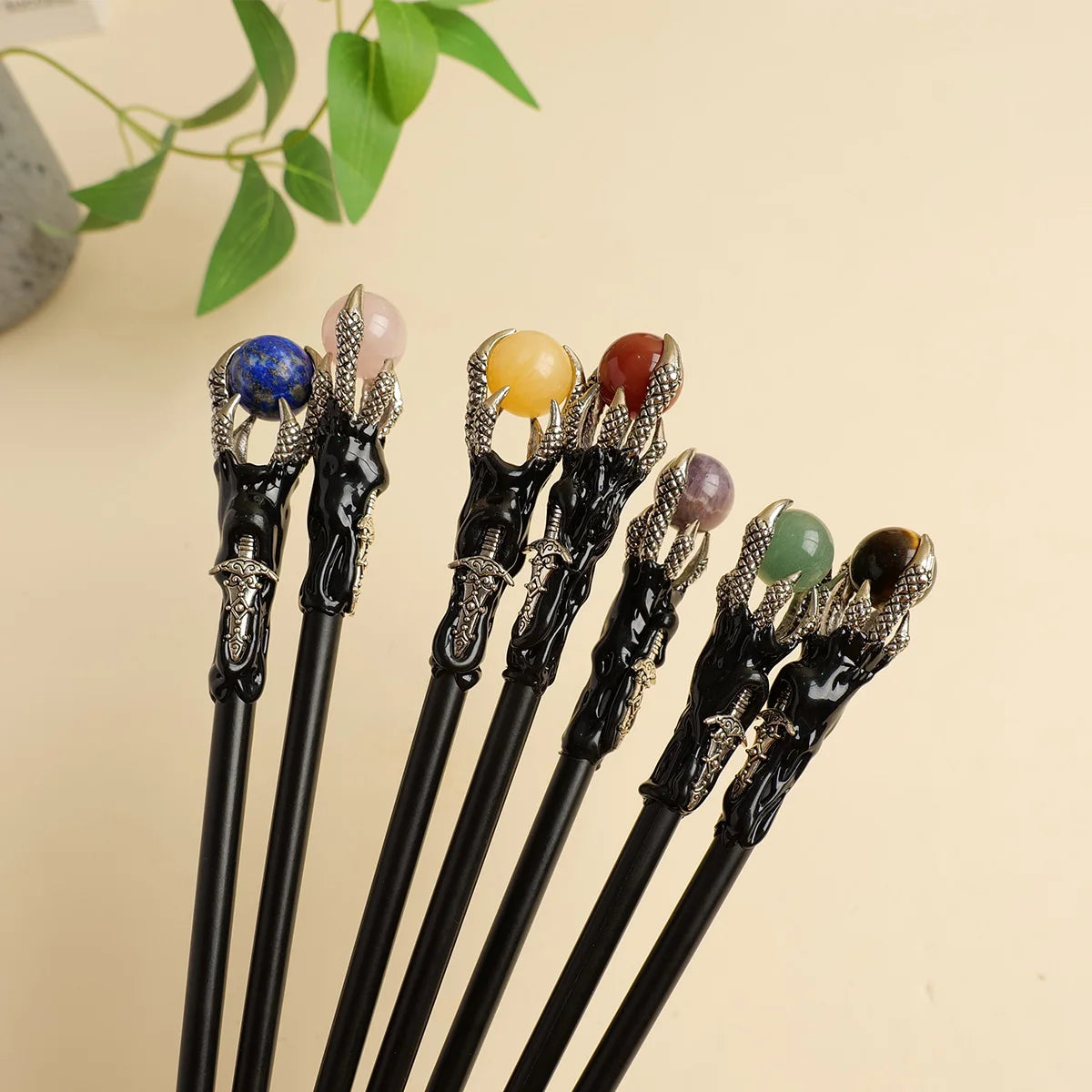 Sceptre Magique de Guérison Spirituelle avec une prise en main pratique, idéal pour les rituels de guérison. Outil spirituel complet fait avec des cristaux naturels.