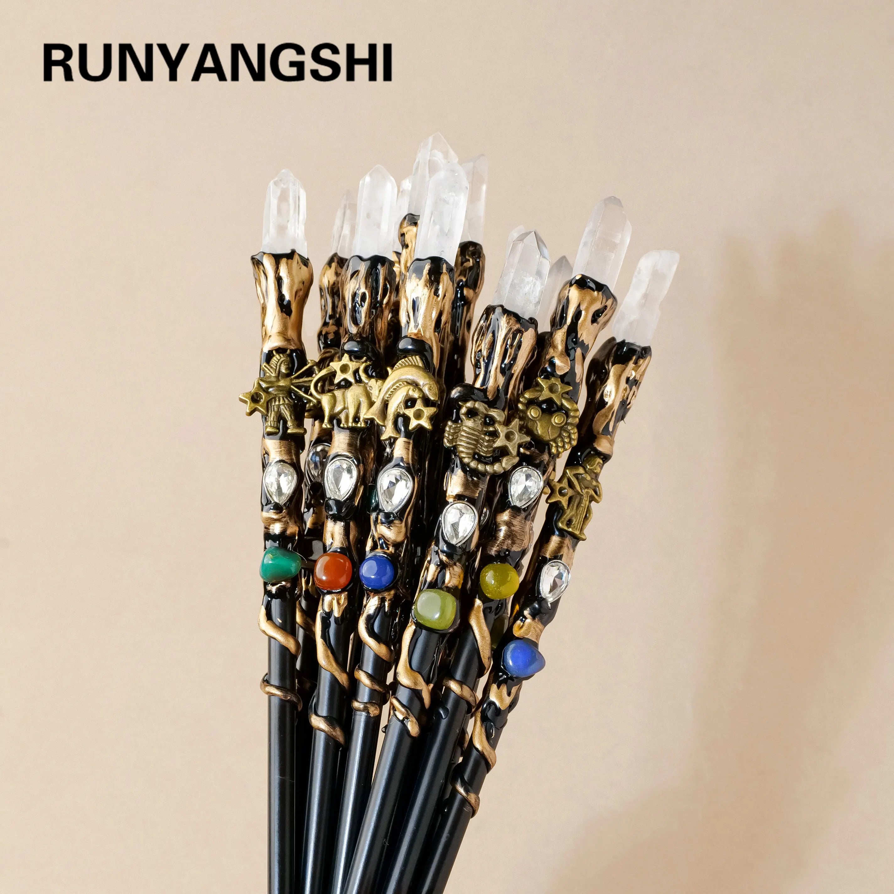 Baguettes magiques en cristal clair naturel de Runyangshi avec décorations en métalliques, idéales pour la guérison spirituelle.