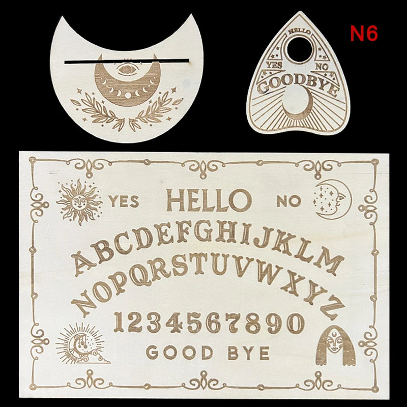 Planche Ouija en Bois de 30 cm avec Motifs Mystiques, intégrant des éléments classiques de la sorcellerie. C'est un outil incontournable pour quiconque s'intéresse à la divination et à la spiritualité.