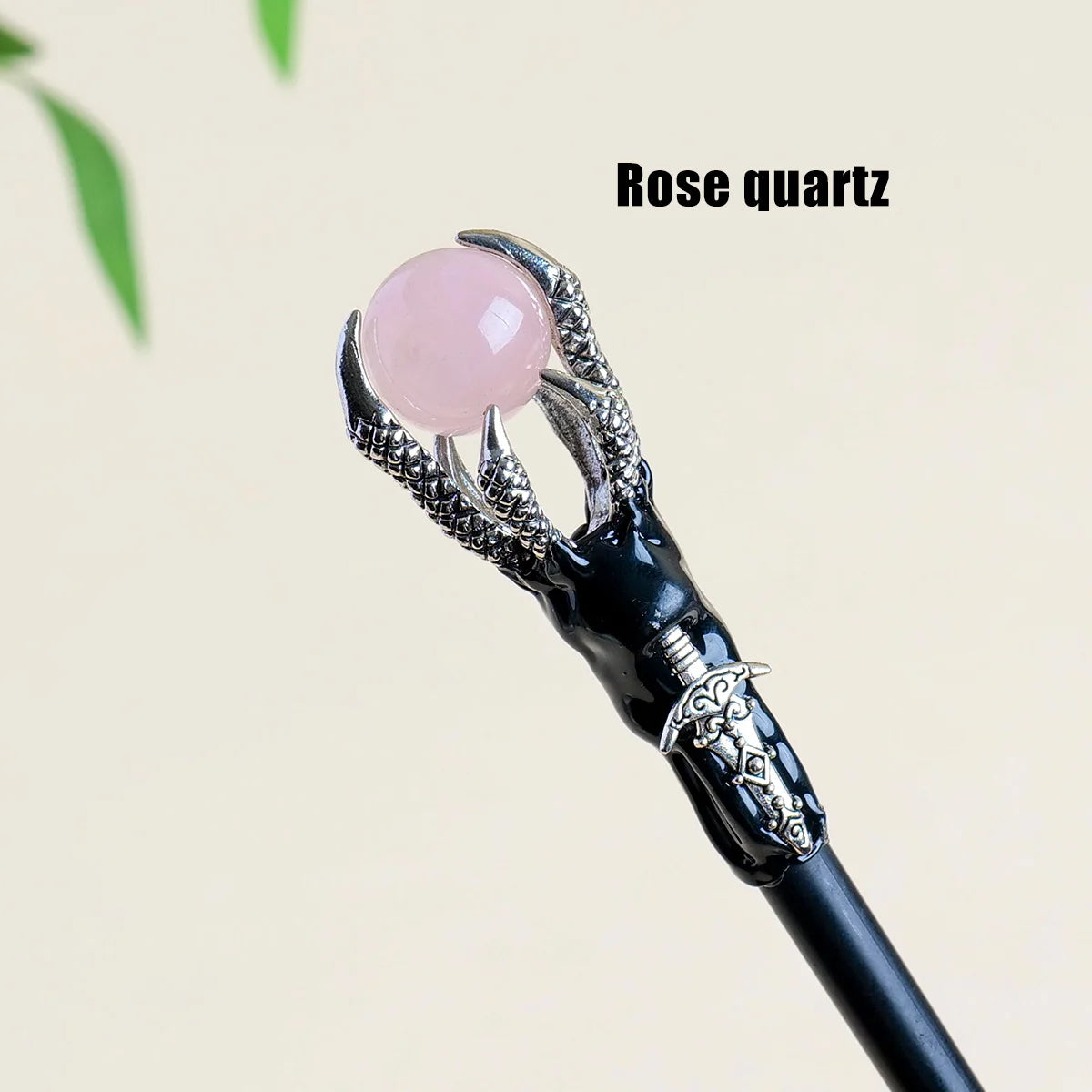 Sceptre Magique de Guérison Spirituelle avec du quartz rose, un outil empreint d'amour et de compassion, parfait pour les rituels de guérison. Sceptre pierre naturelle.