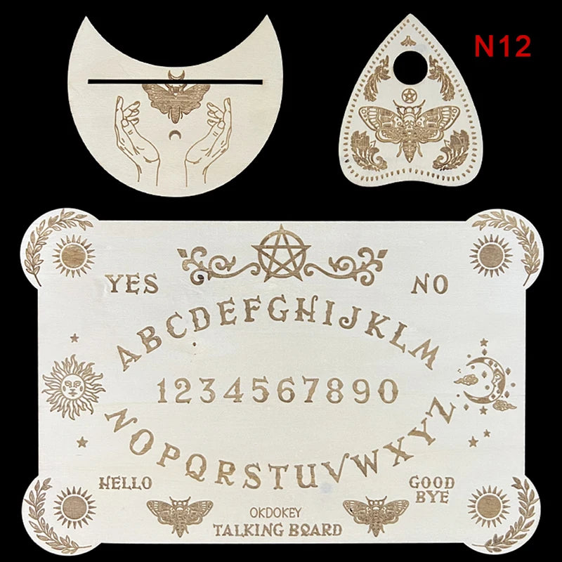 Planche Ouija en Bois de 30 cm avec Motifs Mystiques, mettant en avant des illustrations de symboles mystiques. Idéale pour la communication spirituelle et les pratiques de médium, elle est un essentiel pour tout sorcier moderne.