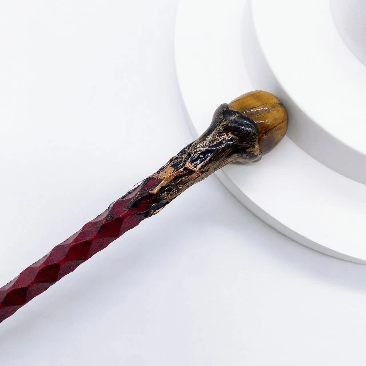 Baguette magique en cristal avec empilage de pierre œil de tigre, idéale pour la décoration et la sorcellerie, vendue par Aemilia Mystica - 19CM Natural Crystal Stones Magic Wand Witch Amethyst Tiger Eye Stone Labradorite Red Agate Home Decoration Witchcraft Gift.