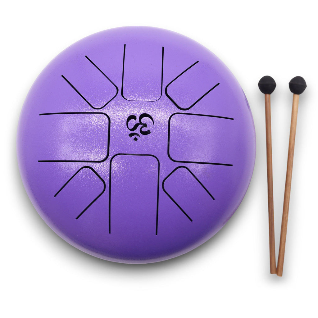Steel Tongue Happy Drum Om violet en Acier – 22 x 16 cm, un tambour spirituel violet qui sert d'instrument intuitif pour la méditation et la relaxation. Ce happy drum est parfait pour la sonothérapie, alliant design esthétique et facilité d'utilisation pour les débutants. Instrument idéal pour enrichir votre pratique de mindfulness.