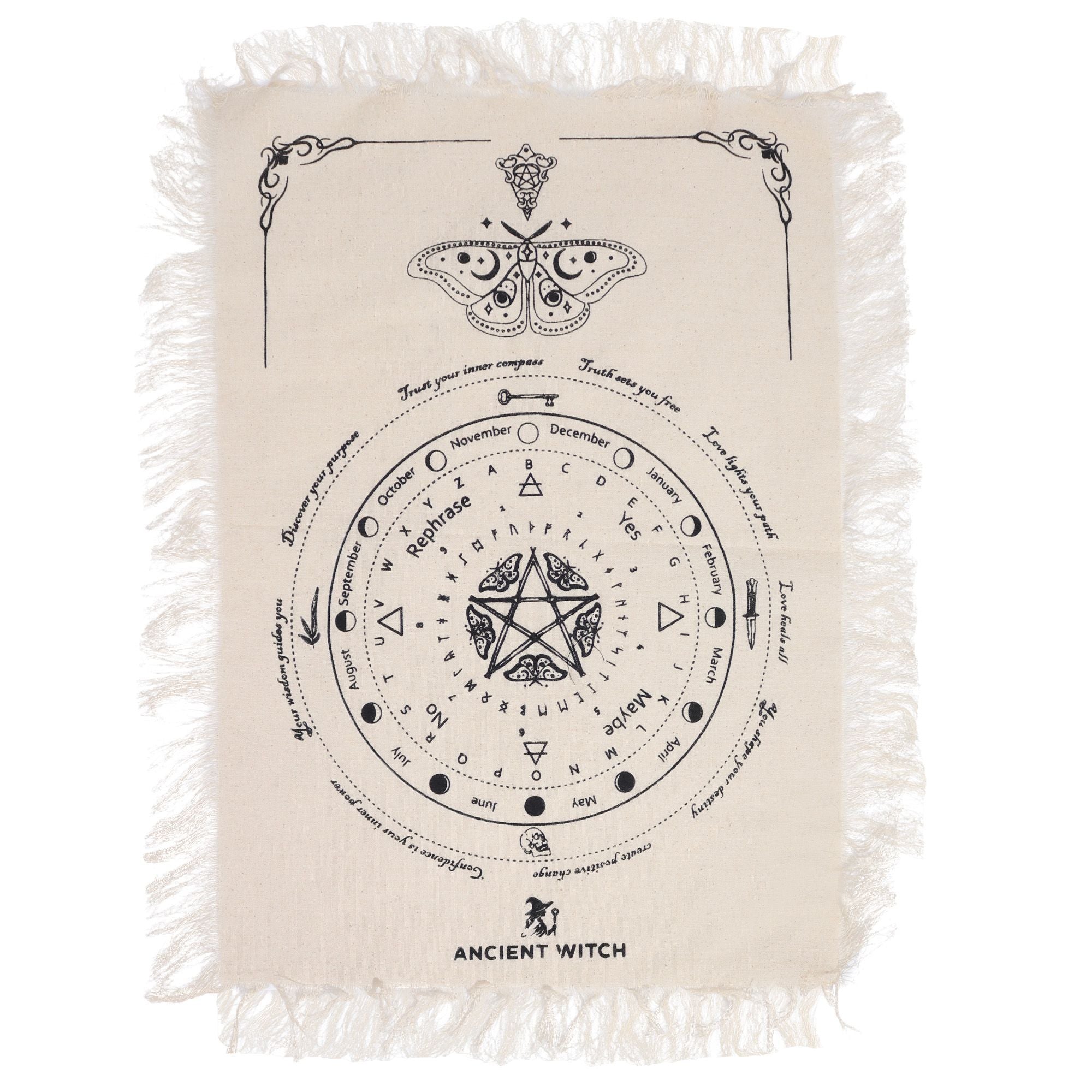 Créez un espace de guidance calme et inspirant avec ce tapis de divination pour pendule Papillon mystique. En coton naturel avec impression noire, il apporte une touche mystique, élégante et symbolique à vos lectures de pendule, tirages, cristaux et rituels.