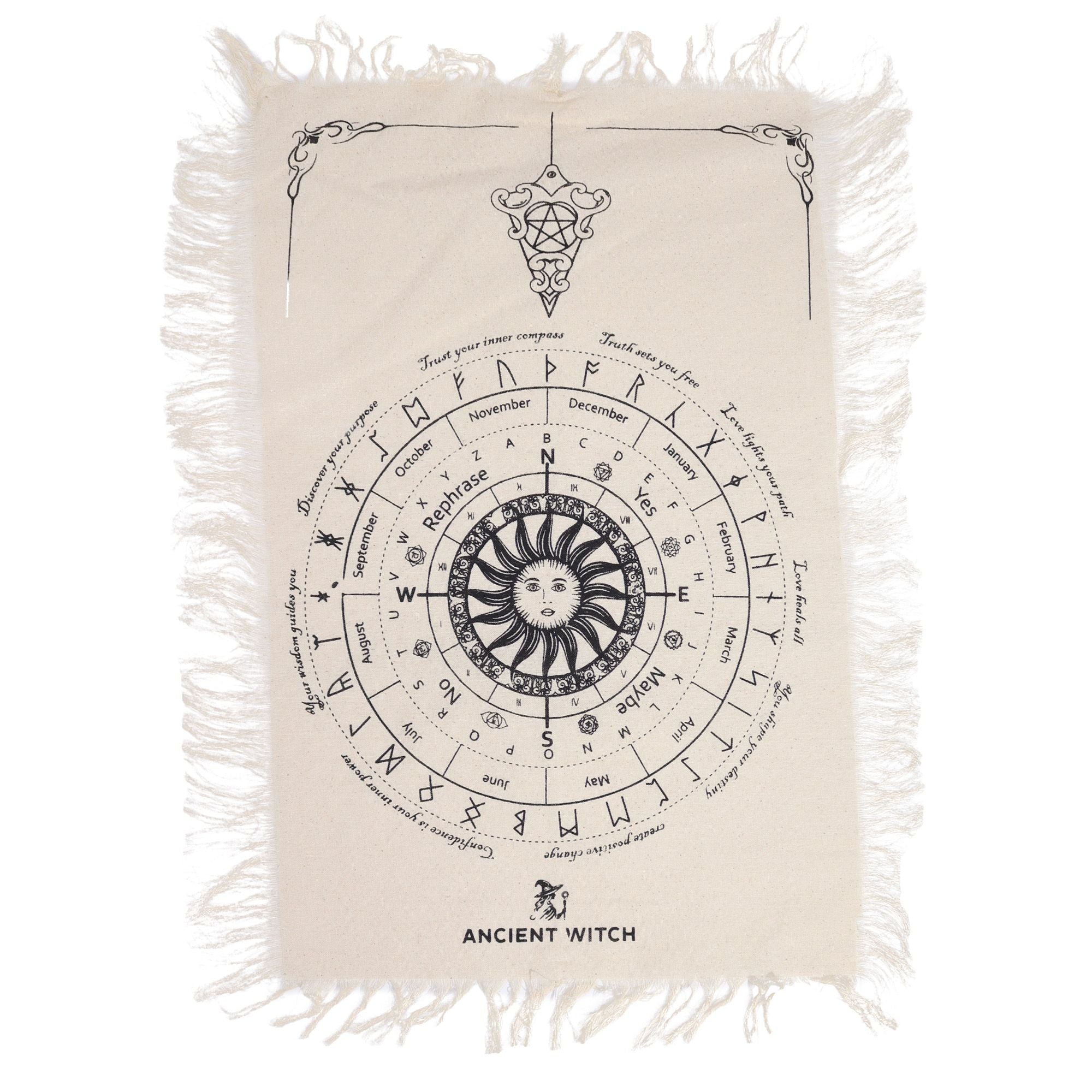 Créez un espace de guidance clair et inspirant avec ce tapis de divination pour pendule Visage du Soleil. En coton naturel avec impression noire, il apporte une touche mystique, lumineuse et symbolique à vos lectures de pendule, tirages, cristaux et rituels.
