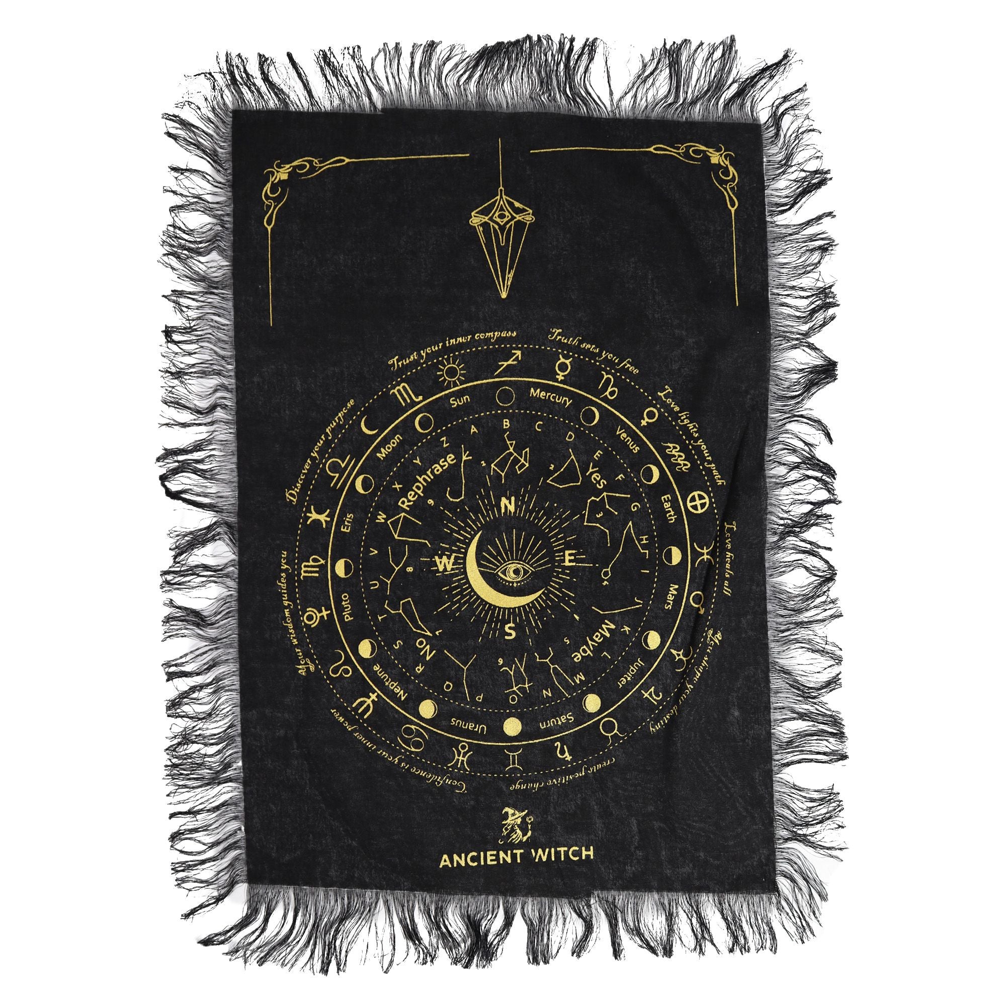 Apportez une présence mystique et élégante à vos pratiques avec ce tapis de divination pour pendule Œil qui voit tout en noir et or. Idéal pour le pendule, le tarot, les cristaux ou l’autel, il crée un espace rituel raffiné, symbolique et inspirant.