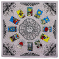 Apportez profondeur et symbolique à vos tirages avec ce tapis de tirage tarot Arbre de Vie. Imprimé sur un polyester doux et résistant, il transforme instantanément n’importe quelle surface en un espace de lecture inspirant, harmonieux et sacré.