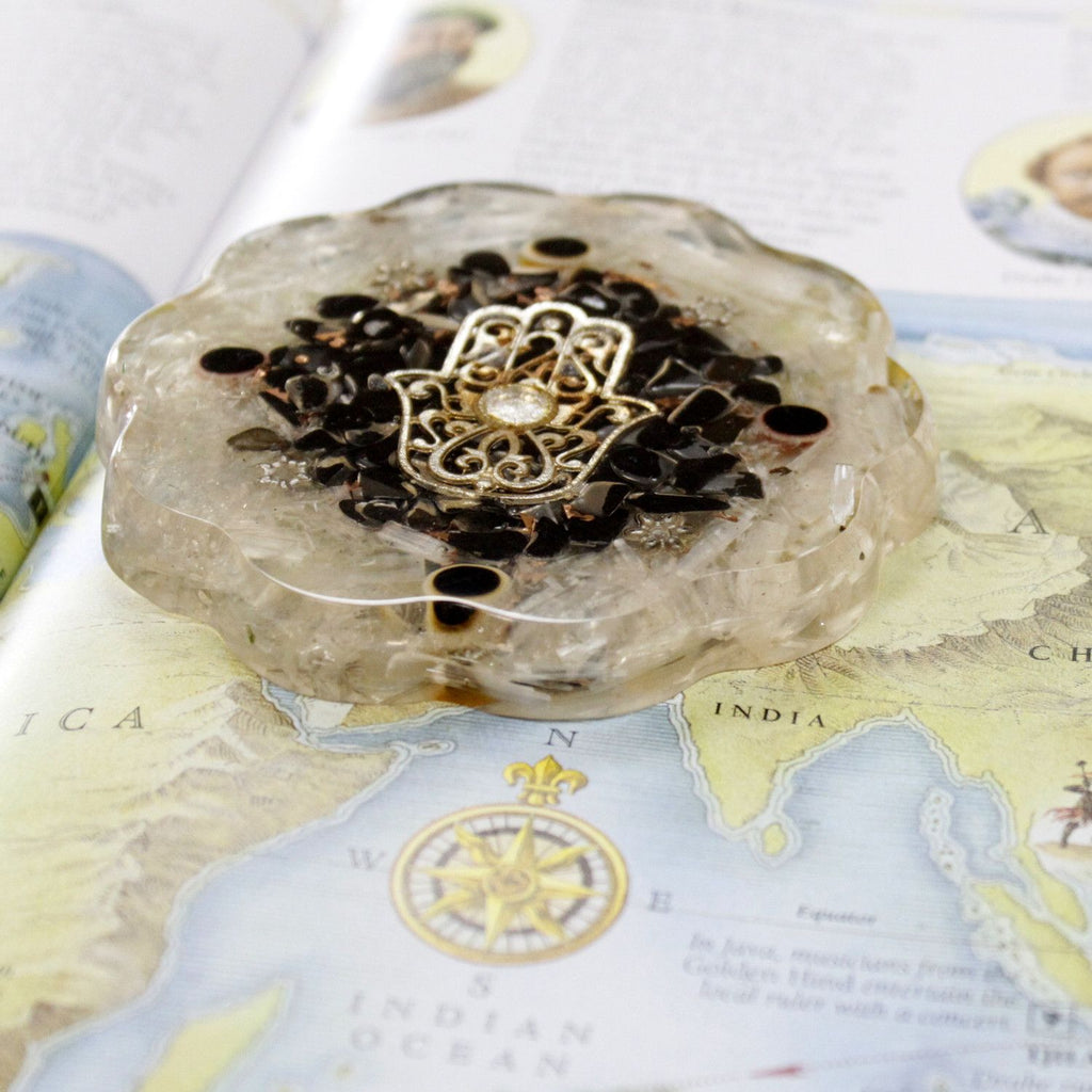 Pack énergétique de bureau en orgonite Hamsa avec sélénite – médium