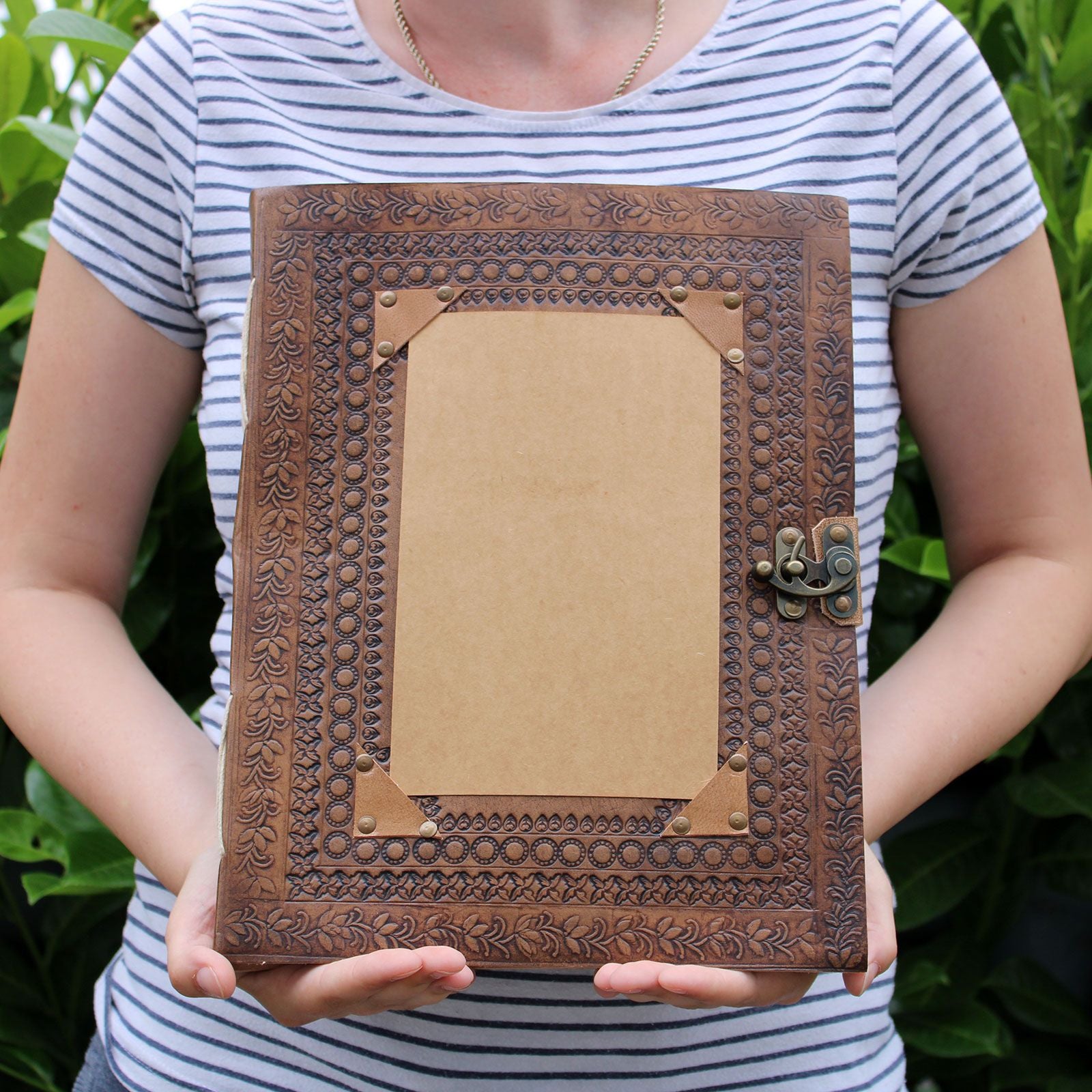 Grand Journal/Grimoire en cuir personnalisable 200 pages – 33 x 25 cm