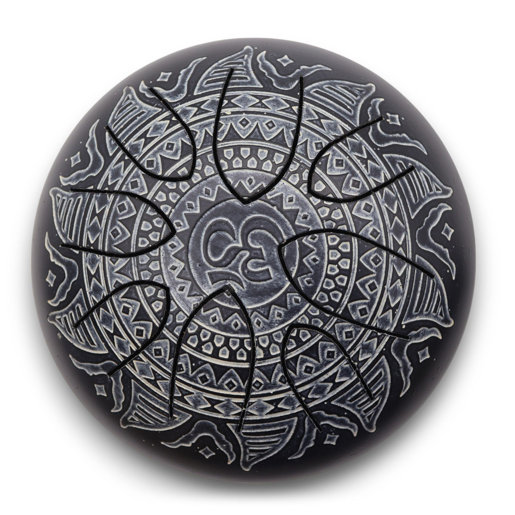 Vue rapprochée du Steel Tongue Happy Drum gravé Om Mandala – 16 cm, montrant ses gravures détaillées. Cet instrument intuitif est parfait pour la méditation, relaxation et sonothérapie, apportant sérénité et harmonie à votre espace.