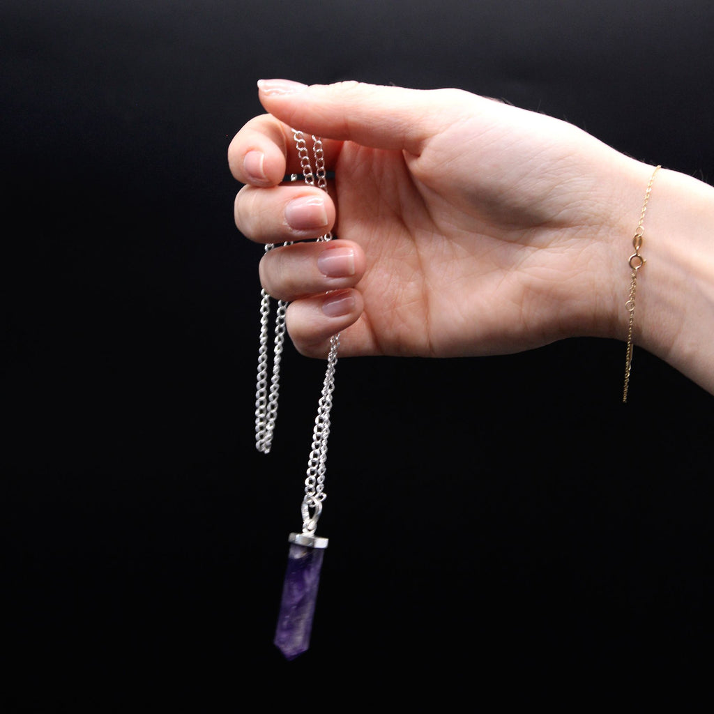 Pendentif pointe classique améthyste finition argentée