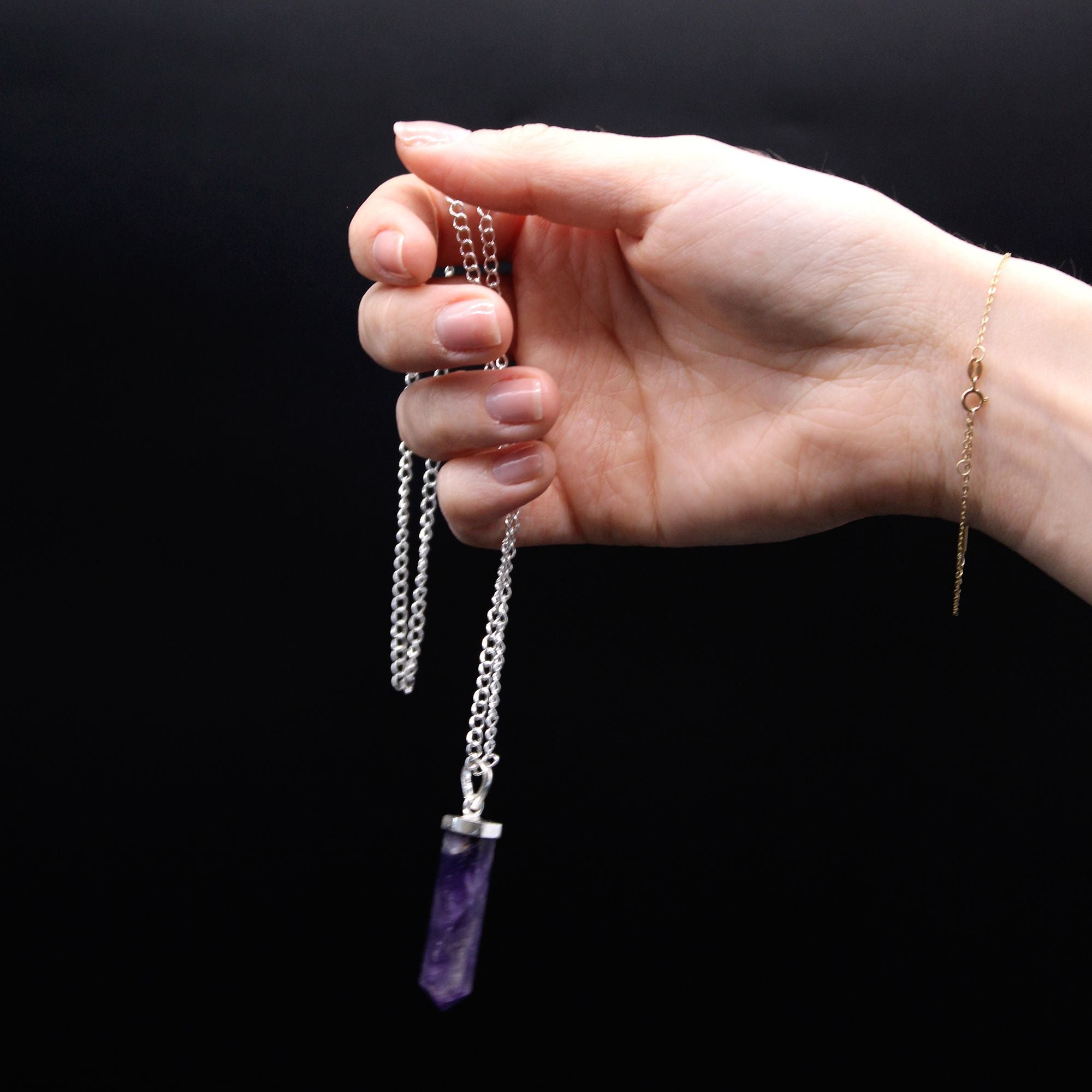 Pendentif pointe classique améthyste finition argentée