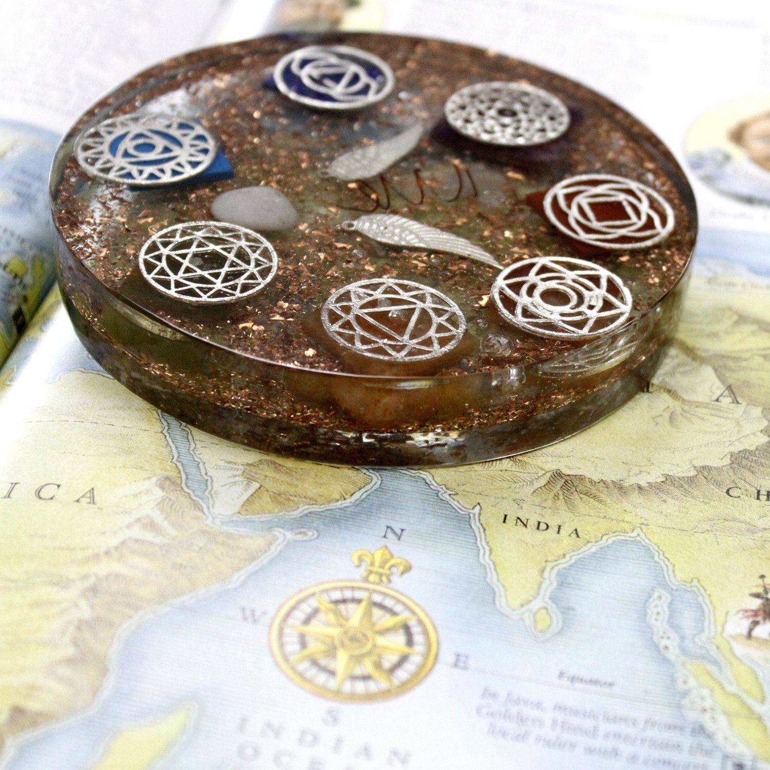 Orgonite bureau Chakra Ange grand modèle pierres naturelles