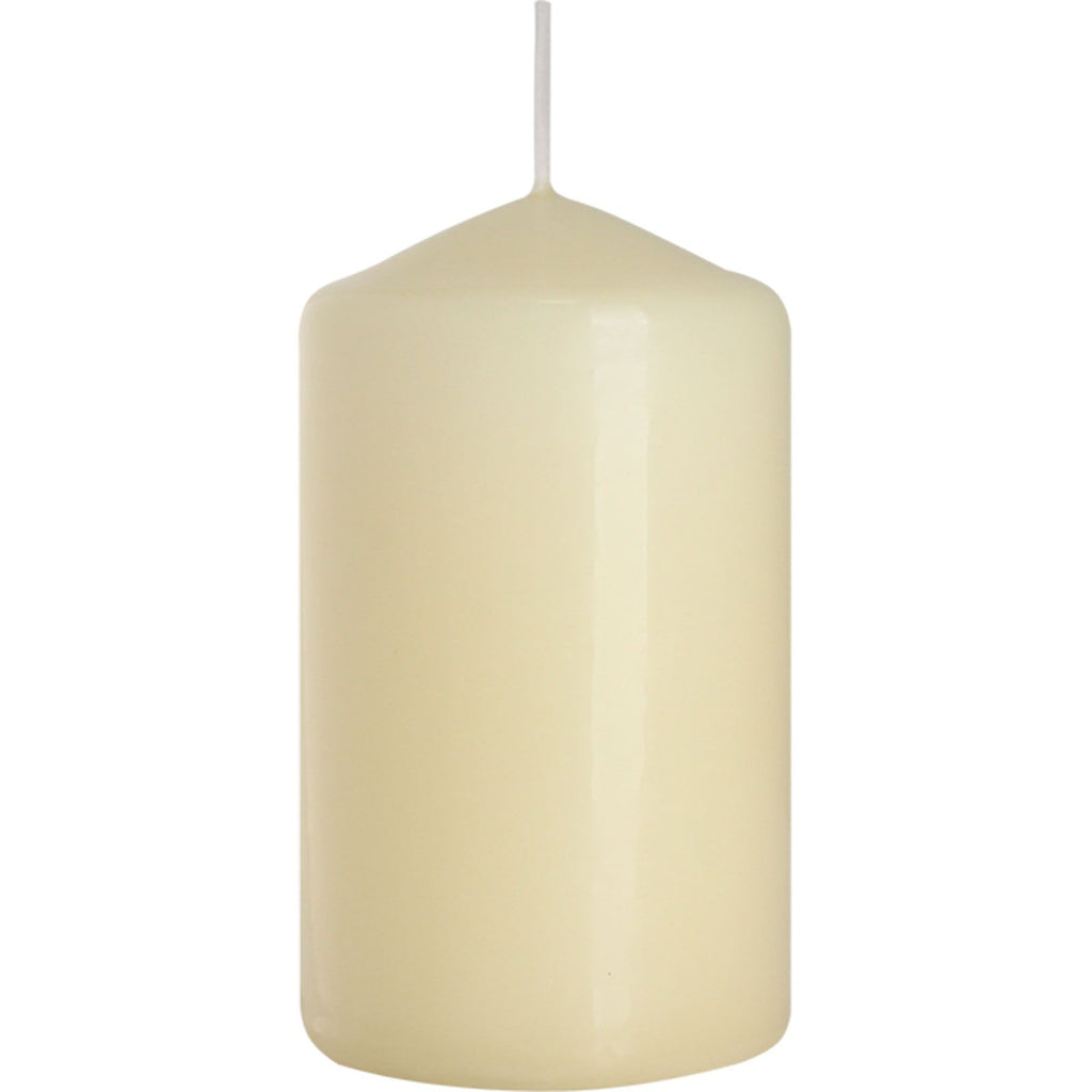 Bougie Biplante Élégante 60x100mm - Ivoire, une bougie en cire de paraffin de couleur ivoire, parfaite pour ajouter une touche chaleureuse à votre décor.