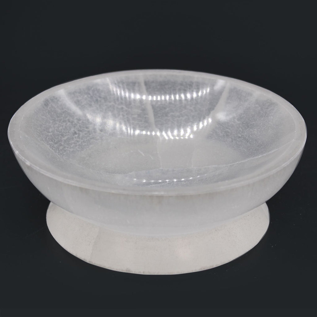 Bol rituel en sélénite 15 cm, élégant et fonctionnel, idéal pour ranger vos bijoux ou cristaux. Cette pièce de décoration ésotérique en pierre naturelle crée une ambiance apaisante pour votre espace sacré ou votre coin méditation.