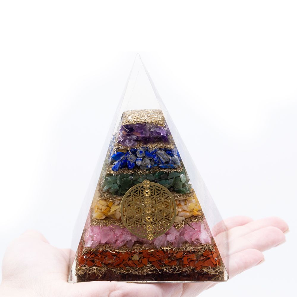 Pyramide d’orgonite Fleur de Vie 7 chakras – 70 mm