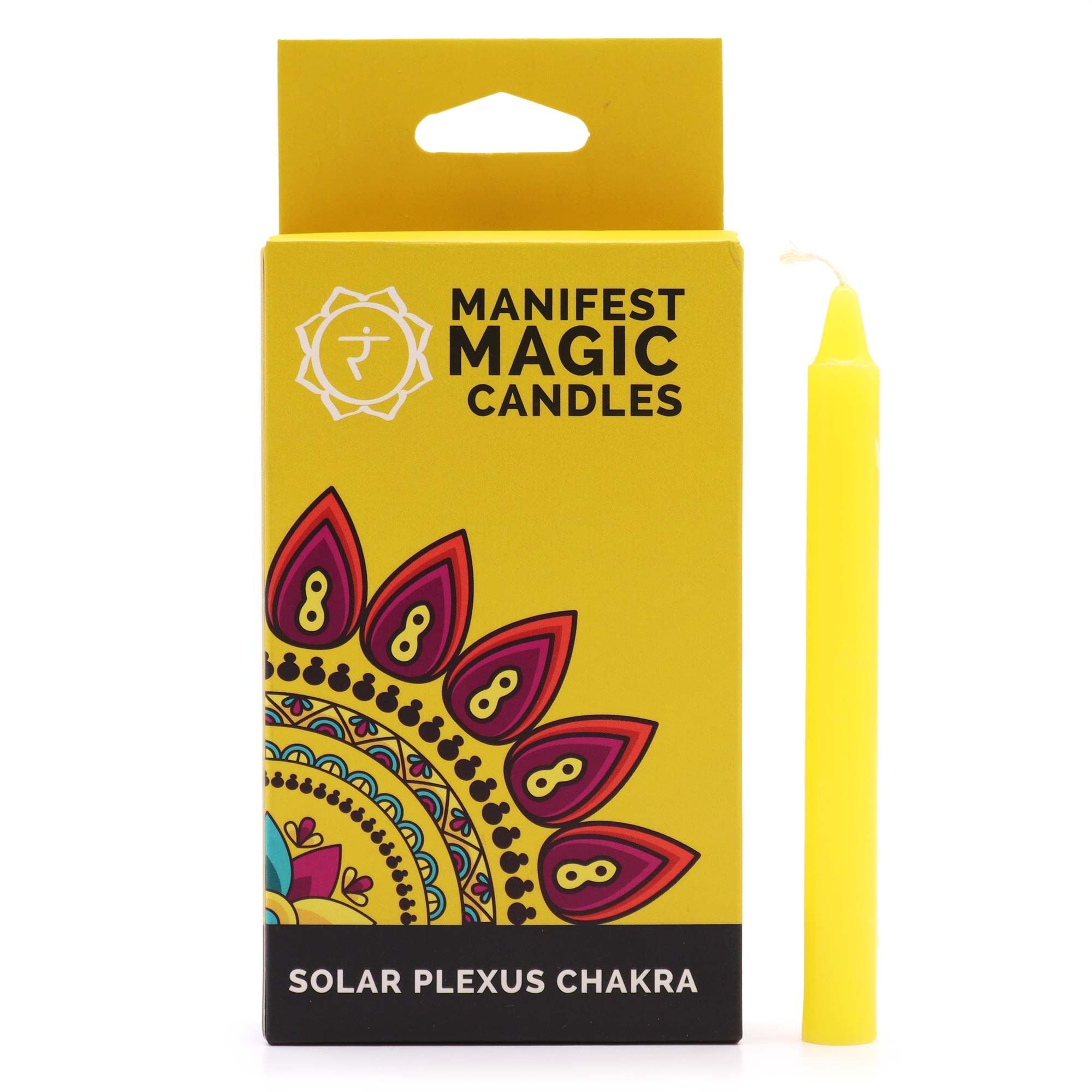 Emballage des Bougies Manifest Magic, comprenant une bougie jaune accompagnée de la boîte. Ce lot de 12 Bougies Jaune - Chakra du Plexus Solaire est parfait pour augmenter la confiance et le pouvoir personnel dans vos rituels spirituels et méditations, favorisant sérénité et transformation.