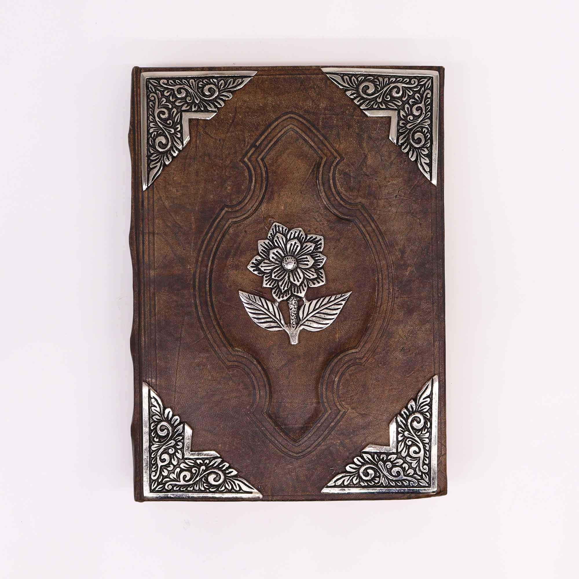 Journal/Grimoire en cuir décor rose en zinc – 200 pages 26 x 20 cm