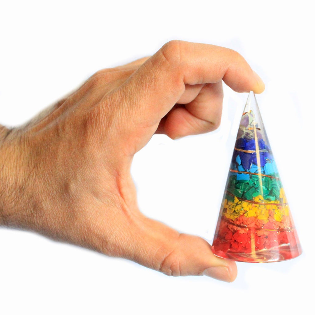 Cône d’orgonite multi pierres – 80 mm