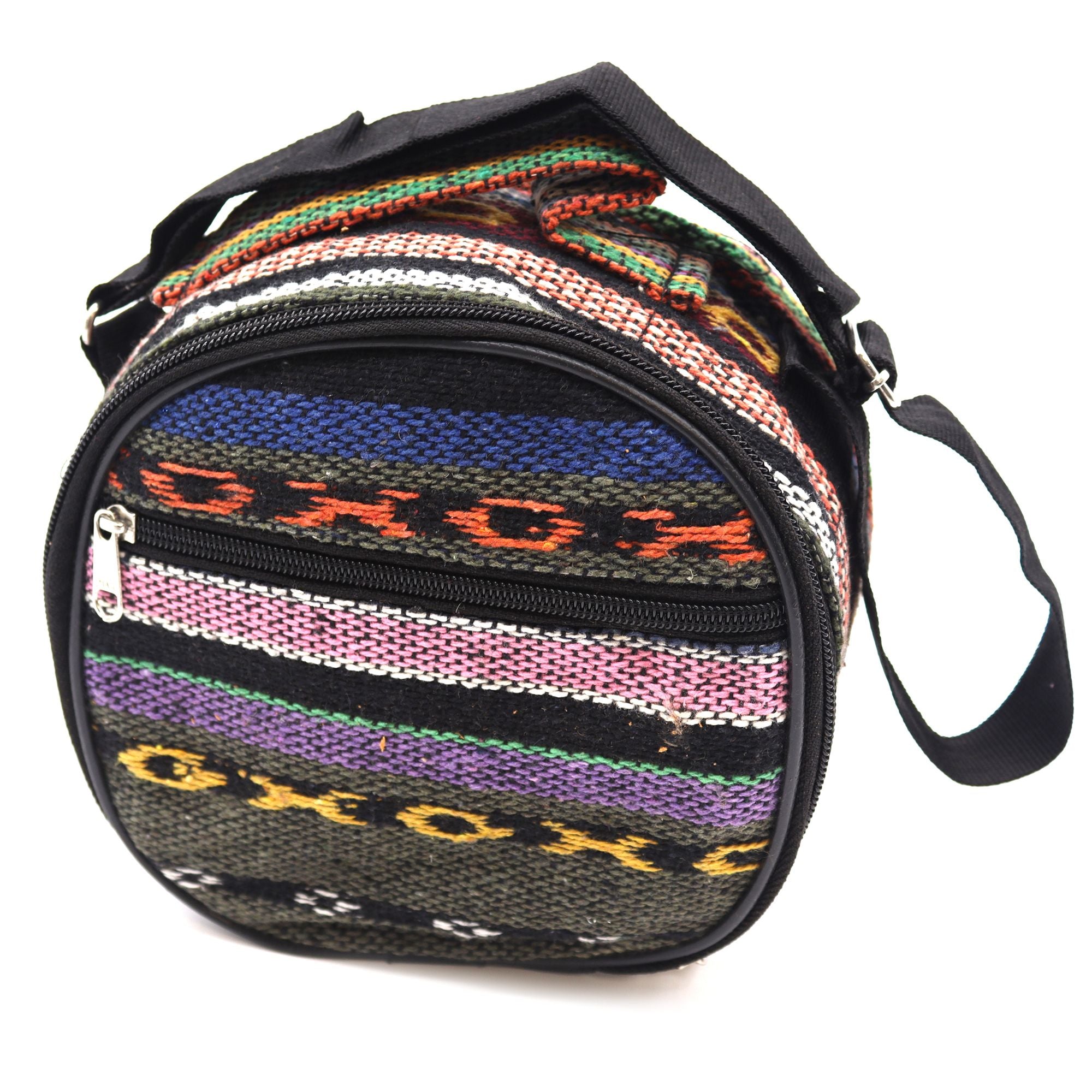 Sac de transport pour le Steel Tongue Happy Drum Om vert en Acier – 16 cm. Pratique pour emporter cet instrument de méditation et relaxation, idéal pour les séances de sonothérapie. Avec son design coloré, ce sac assure que votre happy drum est toujours prêt pour vos sessions spirituelles. Un instrument intuitif, tambour spirituel, tambour langue d’acier.