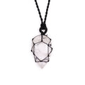 Pendentif goutte cristal de roche lacé avec cordon ajustable