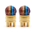 Découvrez la boule de guérison des 7 chakras, une magnifique sphère 7 chakras en pierre naturelle, qui repose sur un support en bois. Idéale pour la lithothérapie et la méditation, cette boule est un incontournable pour harmoniser votre énergie. Parfaite en décoration spirituelle ou comme cadeau spirituel de Aemilia Mystica.