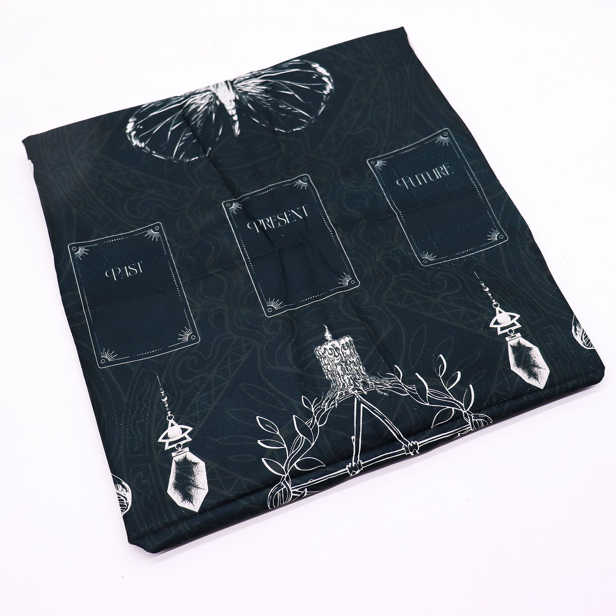 Tapis de Tirage Ancient Witch 75x75 cm, léger et résistant, idéal pour les consultations en déplacement.